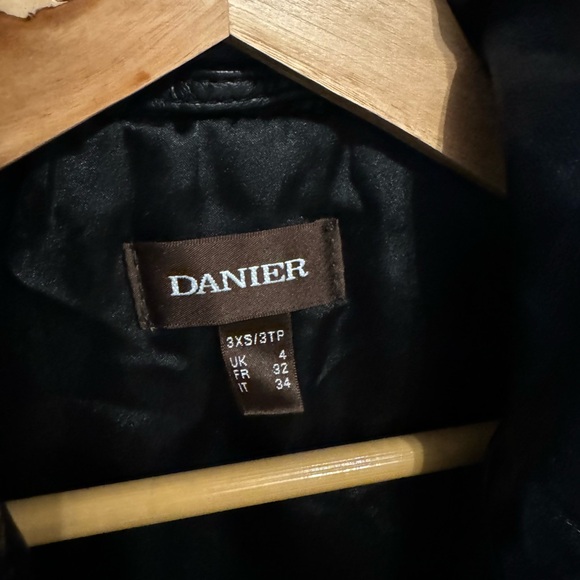 Danier leather jacket - Picture 4 of 4